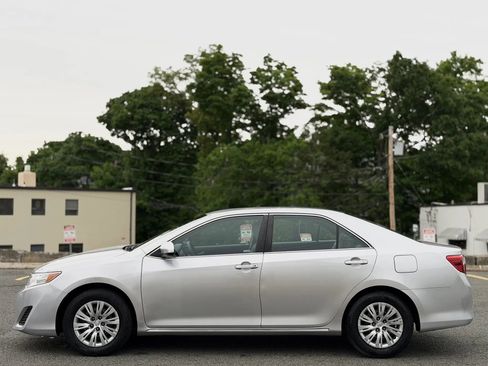 Used 2012 Toyota Camry LE FWD image 7