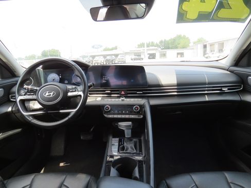 Used 2024 Hyundai Elantra Limited FWD image 15