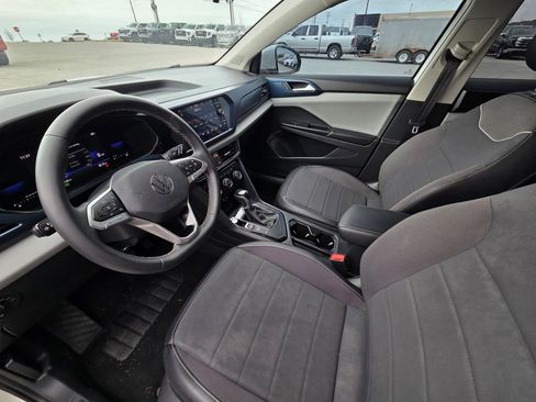 Used 2023 Volkswagen Taos SE image 9
