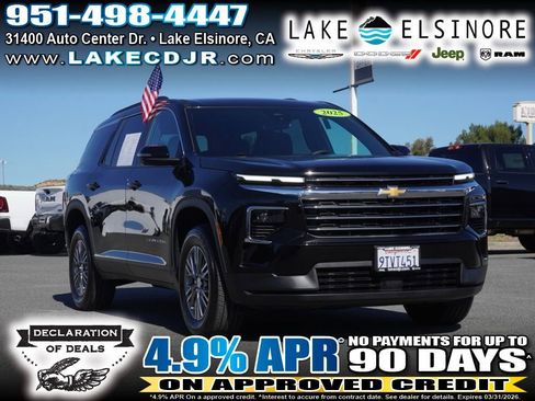 Used 2025 Chevrolet Traverse LT w/ Driver Confidence Package image 1