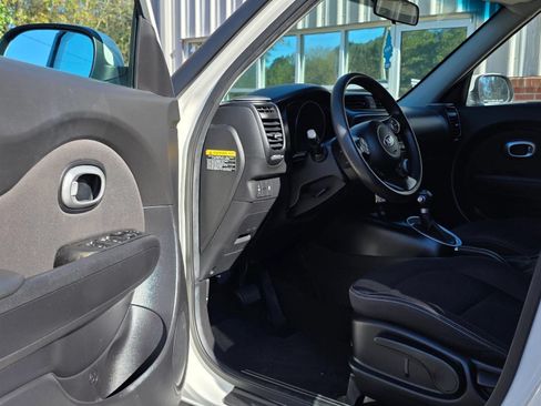 Used 2018 Kia Soul FWD image 10