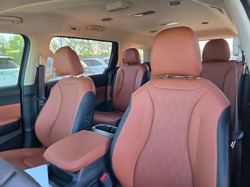 New 2026 Kia Carnival EX image 23