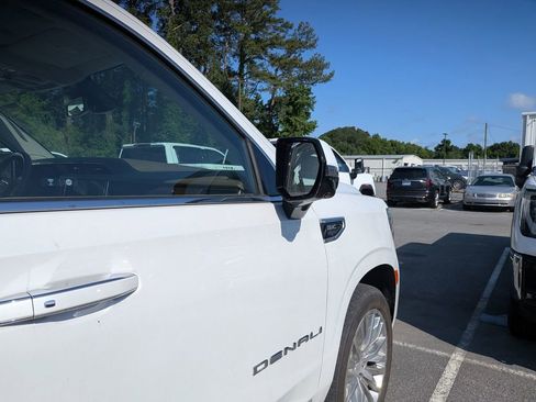 Used 2023 GMC Yukon Denali AWD/4WD image 11