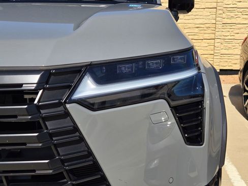 Used 2024 Lexus GX 550 AWD/4WD image 17