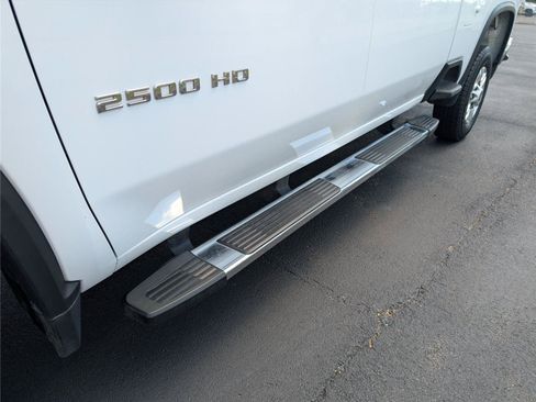 Used 2024 Chevrolet Silverado 2500 LT AWD/4WD image 3