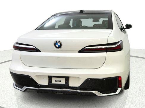 Used 2023 BMW 740i RWD image 6