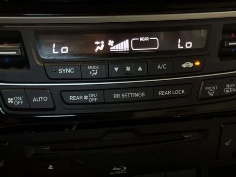 Used 2022 Honda Pilot Touring image 32