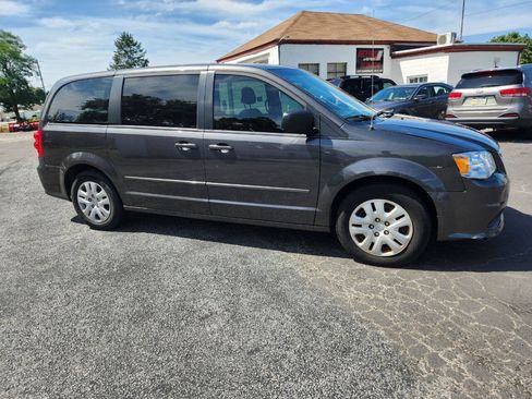 Used 2016 Dodge Grand Caravan SE w/ Quick Order Package 29E SE FWD image 4
