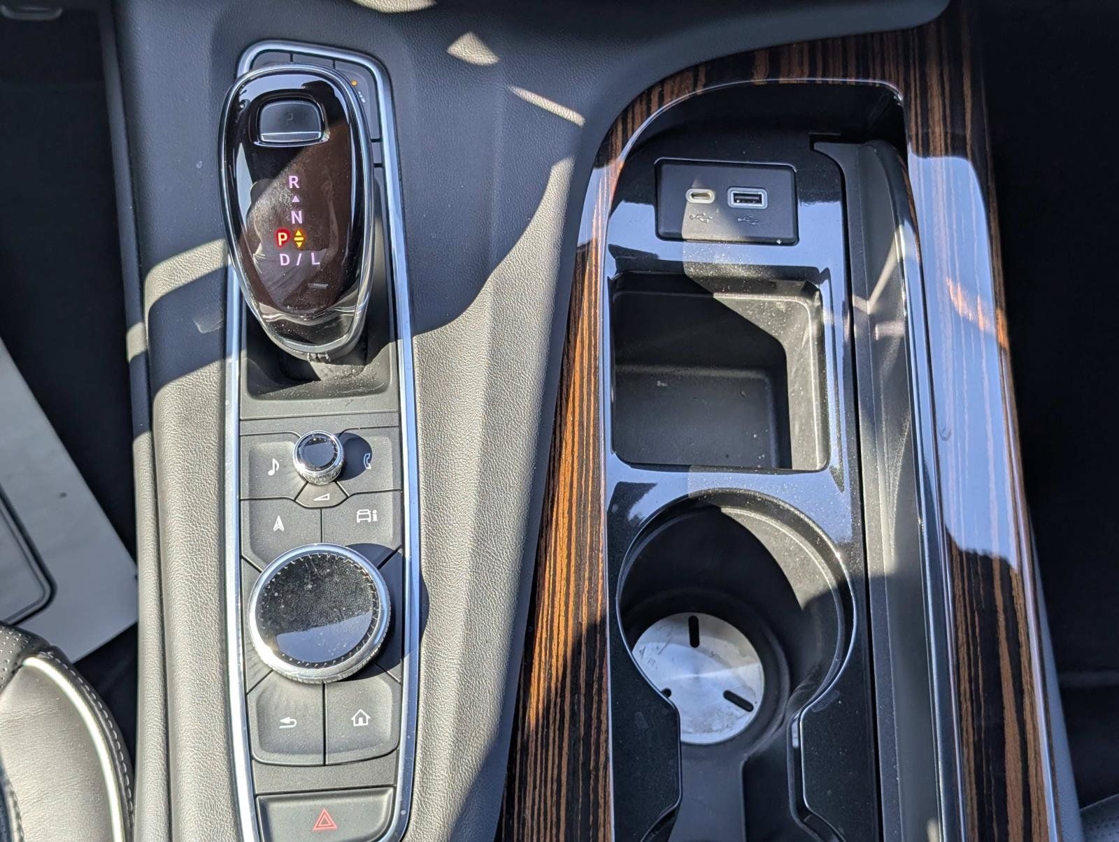 Used 2022 Cadillac Escalade Premium Luxury RWD image 20