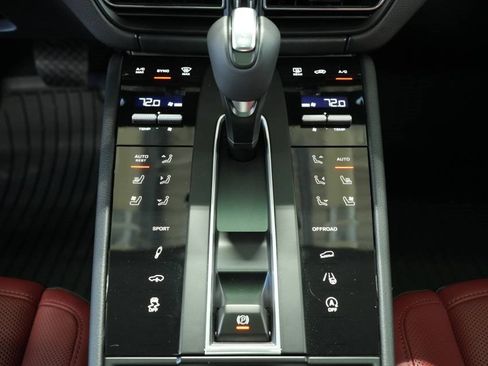 New 2026 Porsche Macan image 22