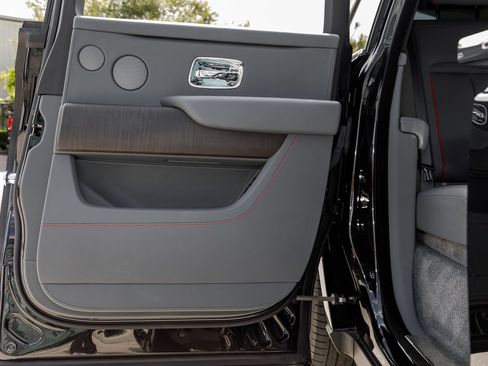 Certified 2023 Rolls-Royce Cullinan image 37