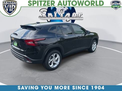 Used 2024 Chevrolet Trax LS w/ LS Convenience Package FWD image 9