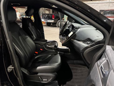 Used 2019 Lincoln MKC Premiere image 26