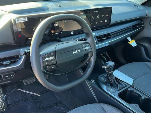 New 2025 Kia K4 LXS image 11