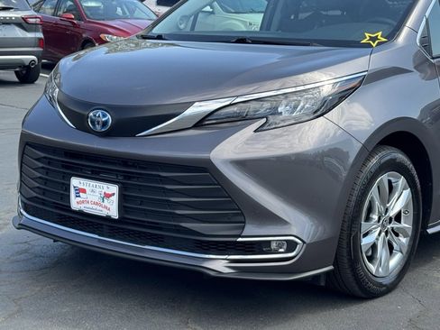Used 2024 Toyota Sienna XLE image 38