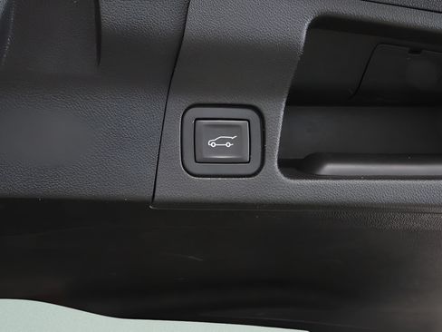 Used 2019 GMC Acadia Denali w/ Technology Package AWD/4WD image 31