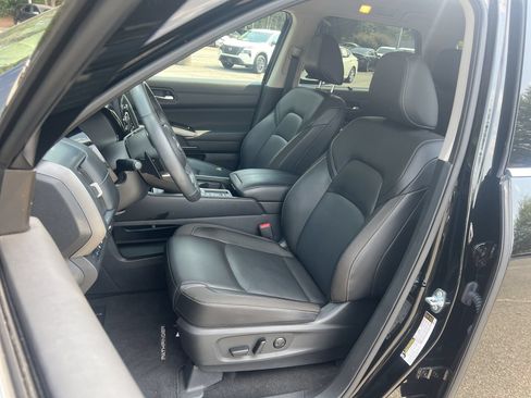 Used 2025 Nissan Pathfinder SL FWD image 13