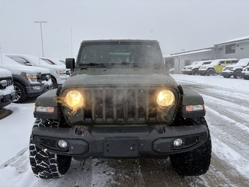 Used 2022 Jeep Wrangler Unlimited Sahara image 3