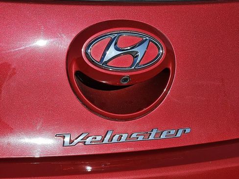 Used 2016 Hyundai Veloster Turbo FWD image 13