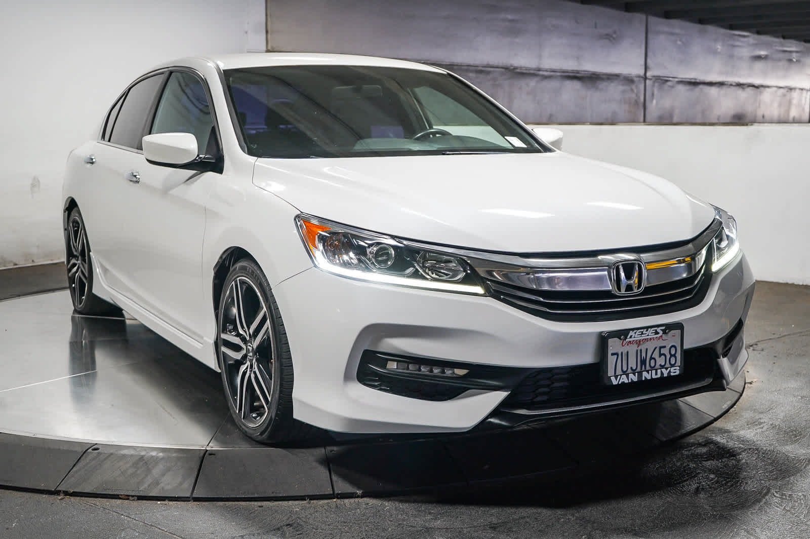 Used 2017 Honda Accord Sport image 3