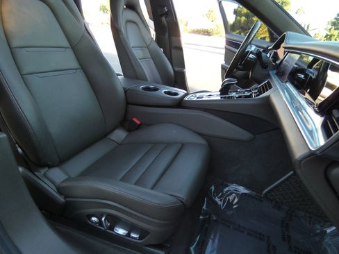 Used 2018 Porsche Panamera 4 image 29