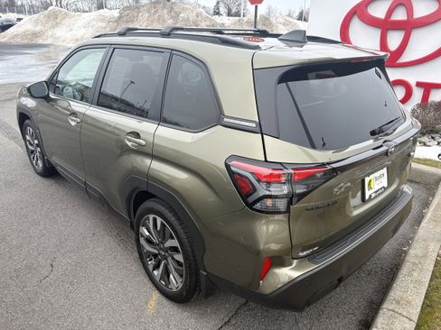 Used 2025 Subaru Forester Touring image 6