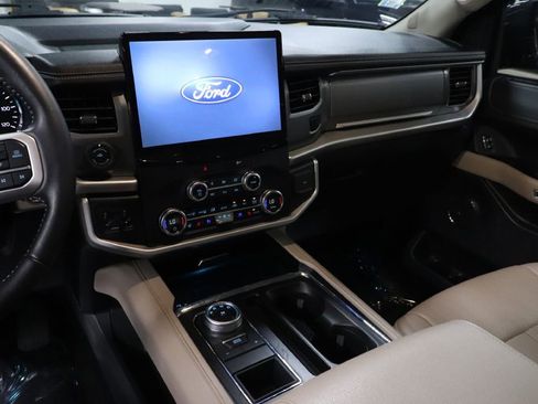 Used 2023 Ford Expedition XLT image 32