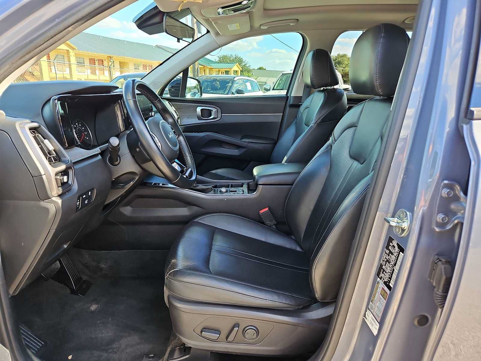 Used 2022 Kia Sorento EX w/ Panoramic Sunroof Package FWD image 12