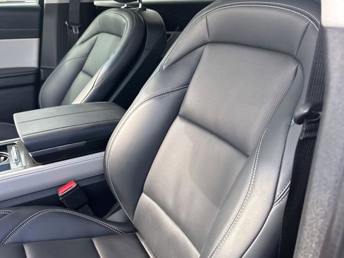 Used 2024 Lincoln Nautilus Premier image 6