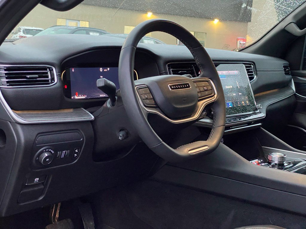 Used 2024 Jeep Wagoneer Series II AWD/4WD image 8