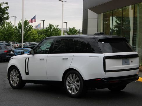 Used 2024 Land Rover Range Rover SE AWD/4WD image 2