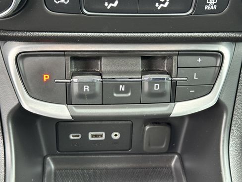 Used 2024 GMC Terrain SLE image 28