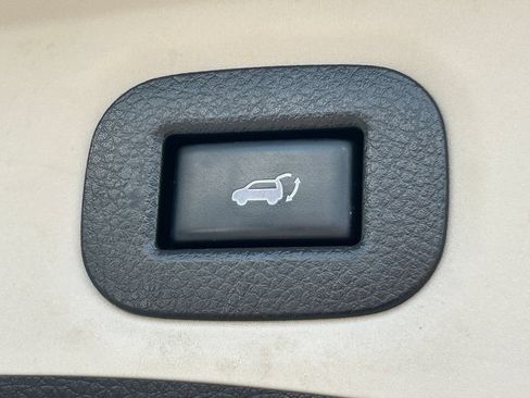 Used 2018 Nissan Rogue SV FWD image 32