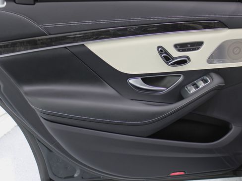 Used 2018 Mercedes-Benz S 560 Sedan image 43