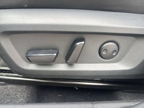 Used 2025 Nissan Rogue SV FWD image 22