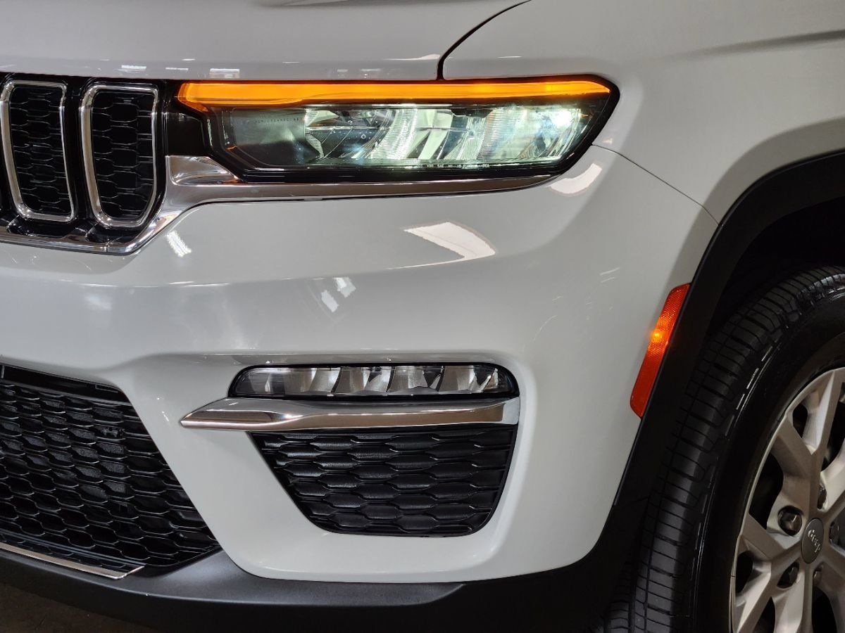 Used 2022 Jeep Grand Cherokee Limited RWD image 14