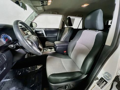 Certified 2018 Toyota 4Runner SR5 AWD/4WD image 18
