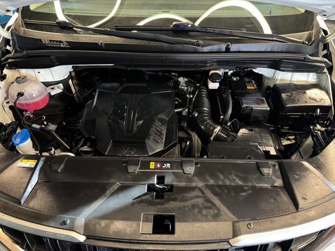 Used 2024 Kia Carnival LX FWD image 23