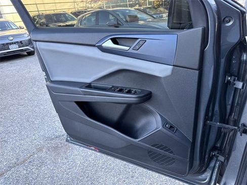 Used 2022 Volkswagen Taos SE image 25