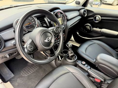 Used 2018 MINI Cooper 4-Door Hardtop w/ Premium Package FWD image 24