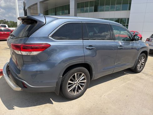 Used 2018 Toyota Highlander XLE image 4