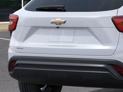New 2026 Chevrolet Trax LS w/ LS Convenience Package FWD image 14