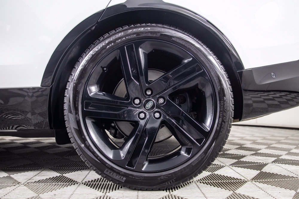 Used 2024 Land Rover Discovery Metropolitan Edition AWD/4WD image 44