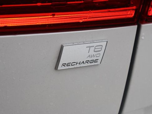 Used 2023 Volvo XC60 T8 Ultimate w/ Climate Package image 10