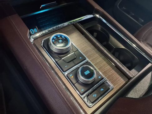 Used 2022 Ford Expedition Limited image 26