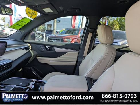 Used 2025 Buick Enclave Preferred FWD image 21