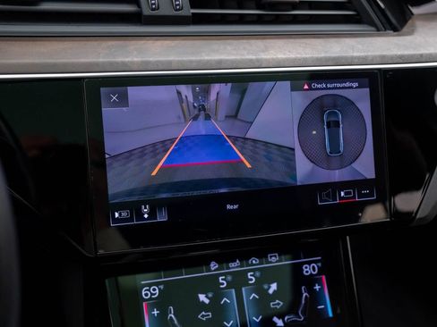 Used 2019 Audi e-tron Premium Plus image 30