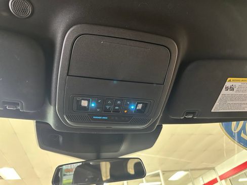 Used 2020 Ford Explorer XLT w/ Equipment Group 202A AWD/4WD image 34