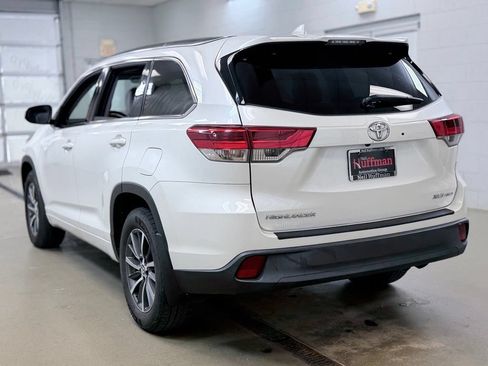 Used 2017 Toyota Highlander XLE AWD/4WD image 7
