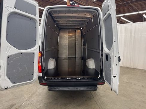 Used 2019 Freightliner Sprinter 2500 image 21